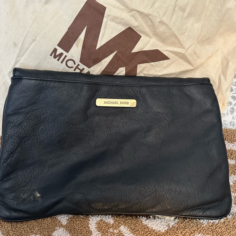 Michael Kors Black Leather Bag with Gold Details - Picture 2 of 4